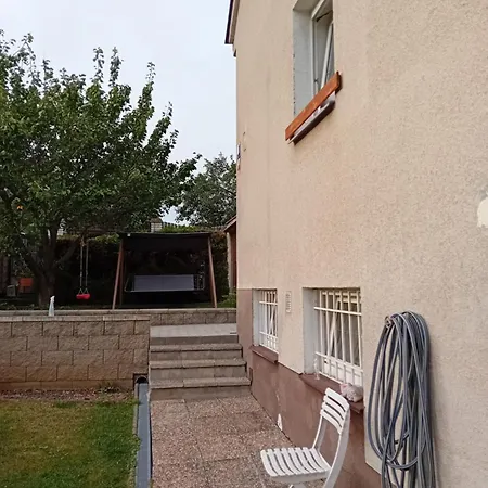 Δωμάτια σε οικογενειακή κατοικία Na Bile Hore